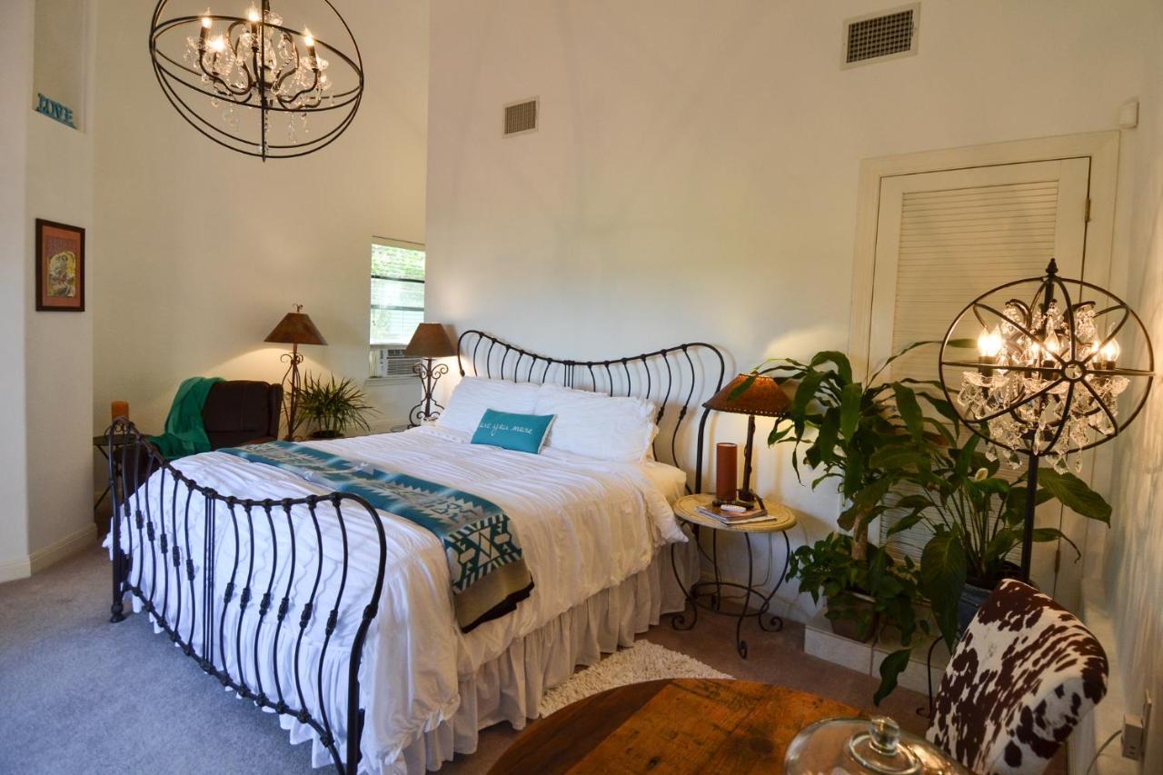 Casa Del Sol Bed And Breakfast Lakeway Exterior photo
